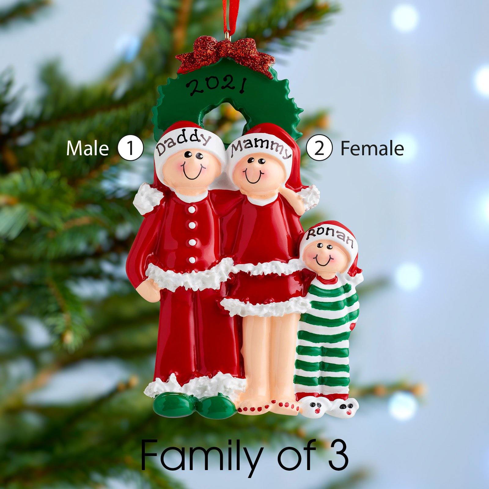 Christmas Ornament - Personalised Family Christmas Xmas Tree Decoration Ornament - Wreath Family
